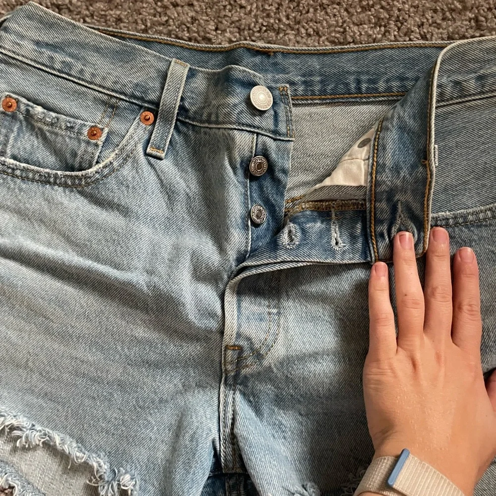 Levi's Light Blue Jean Shorts - Picture 3 of 3